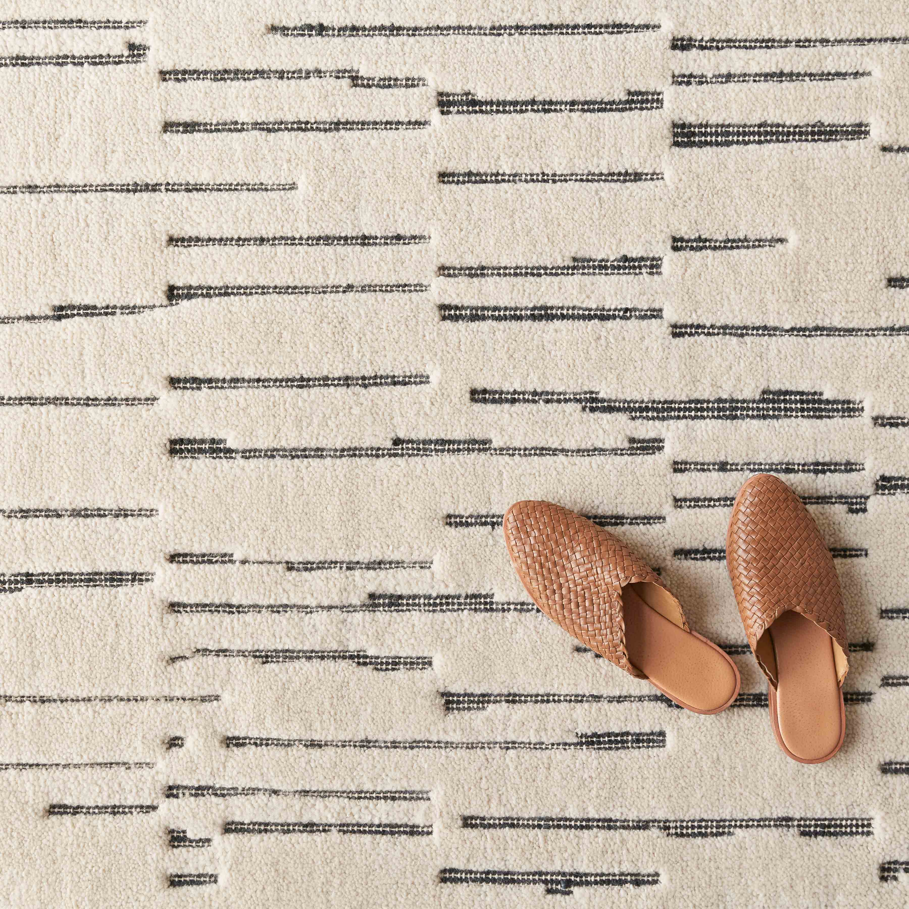 Decorative Hand-Knotted Area Rug in Natural - Image 7