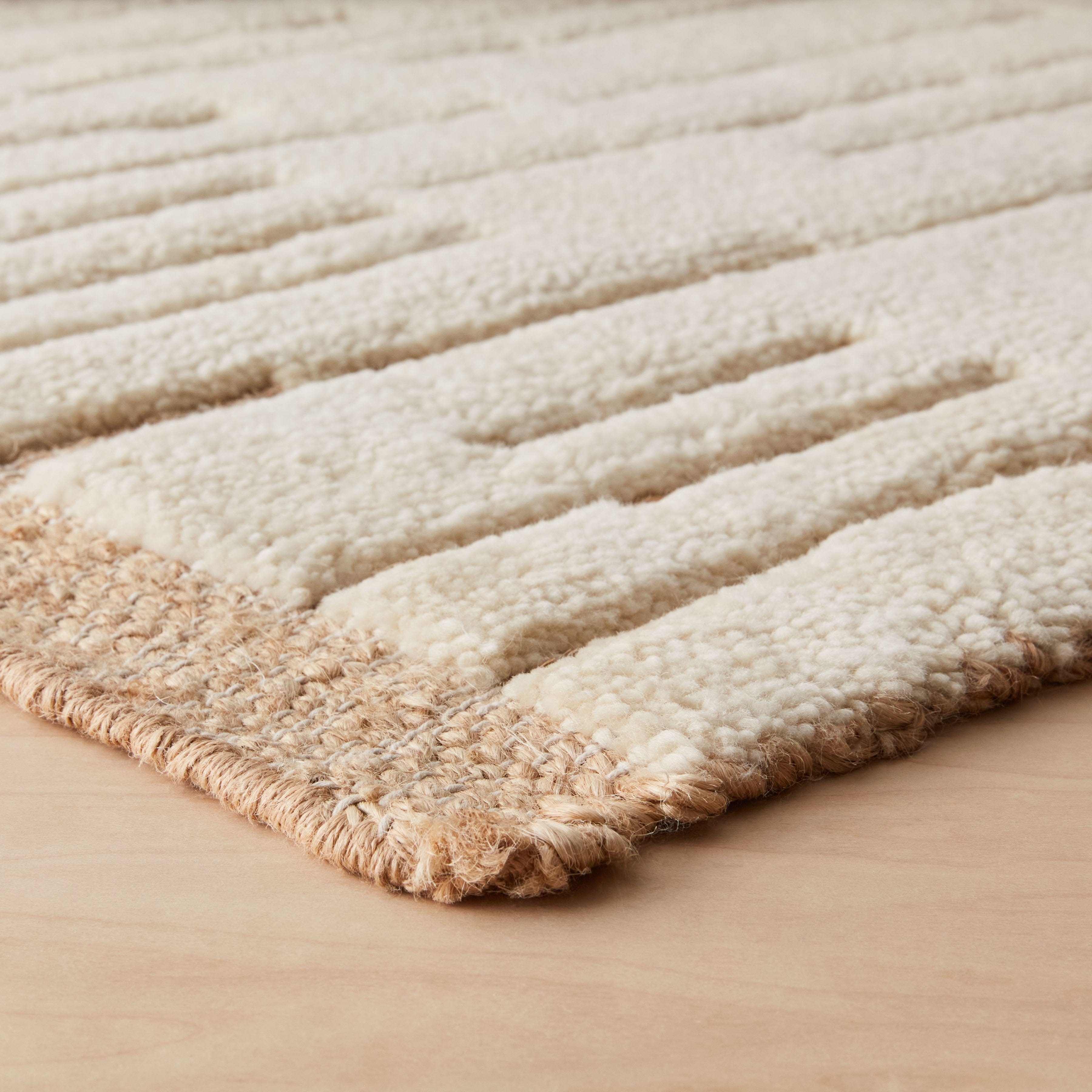 Decorative Hand-Knotted Area Rug in Natural - Image 3