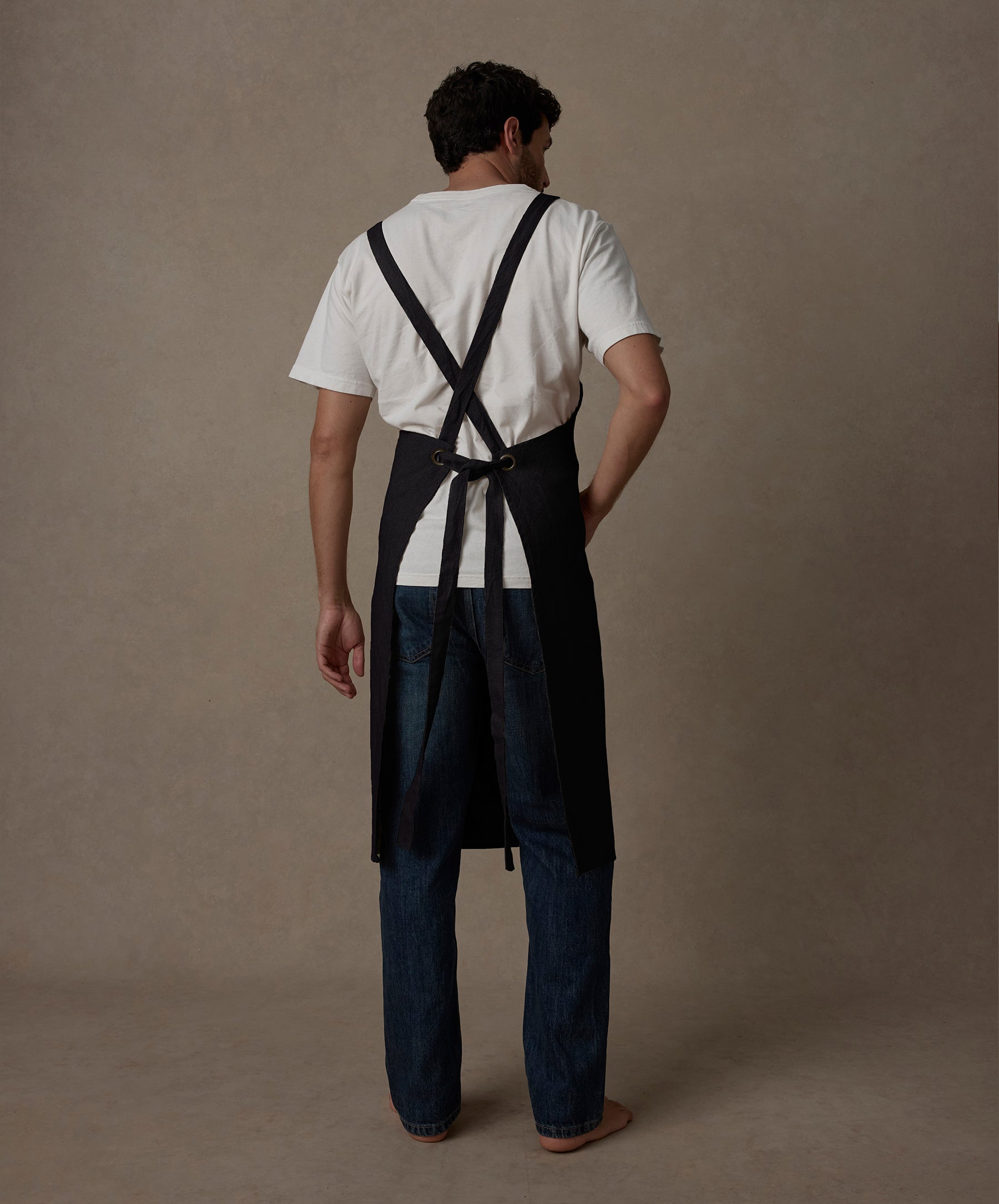 Heavyweight Linen Cross Back Kitchen Apron in Jet - Image 2