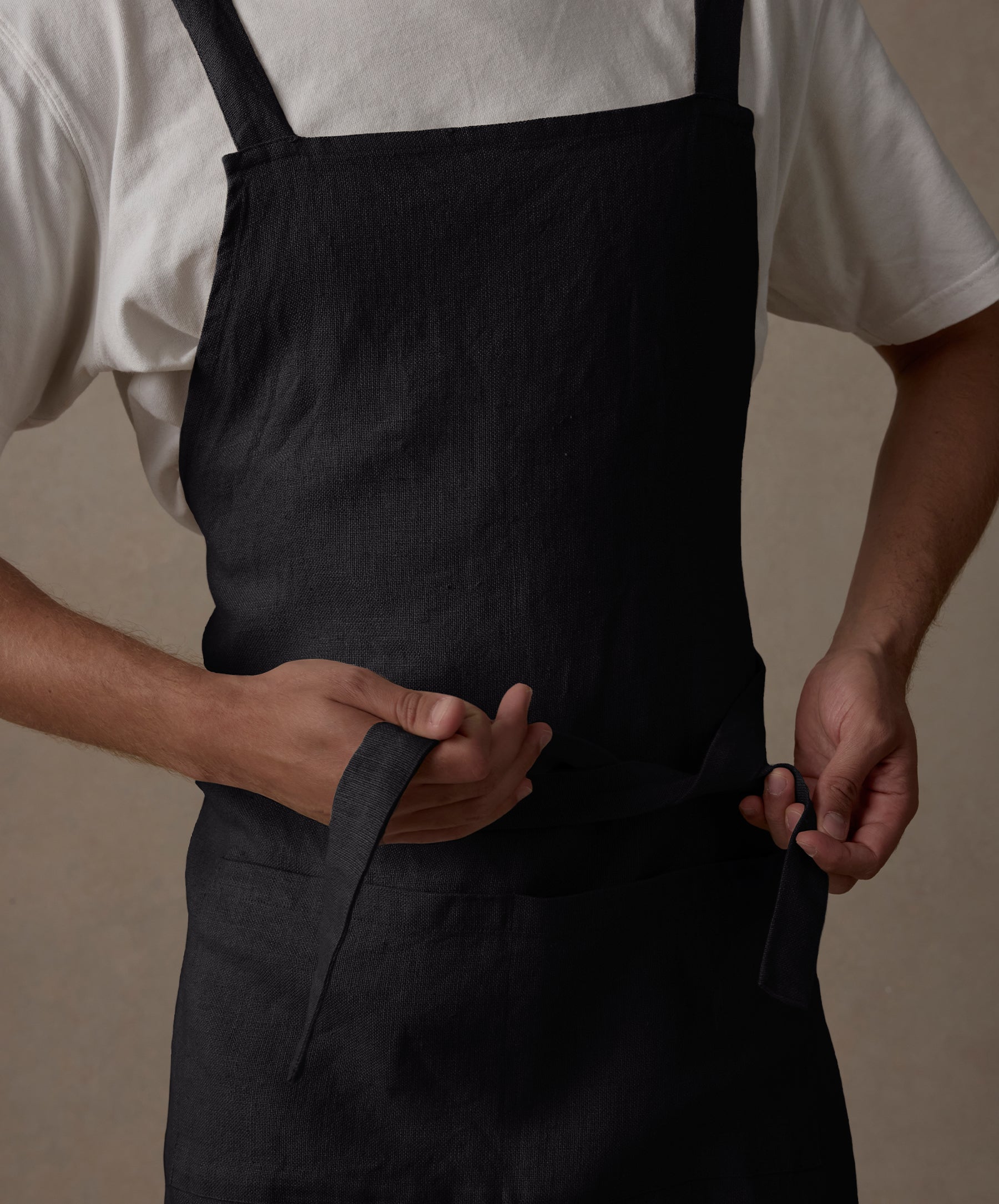 Heavyweight Linen Cross Back Kitchen Apron in Jet - Image 3