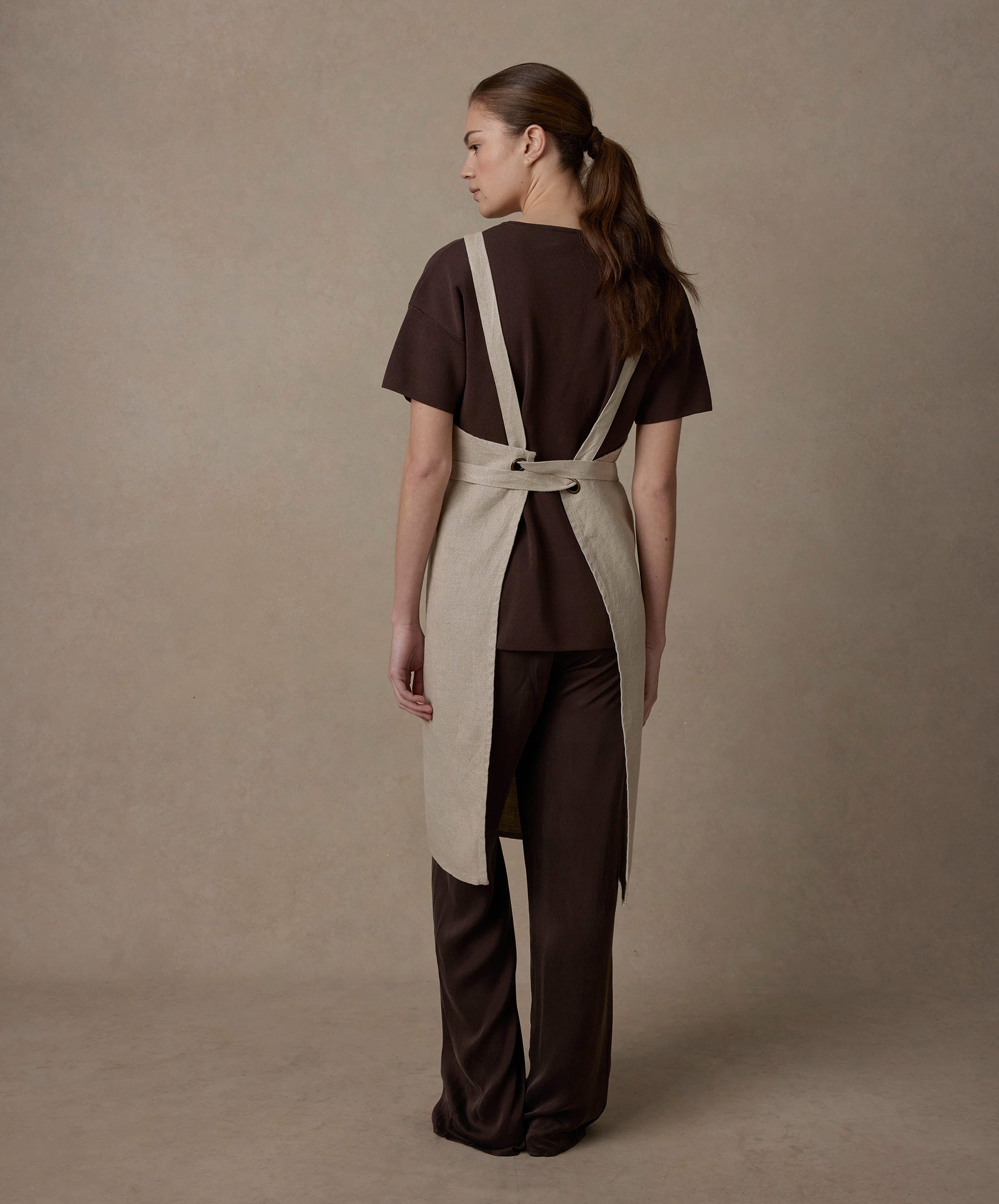 Heavyweight Linen Cross Back Kitchen Apron in Natural - Image 3