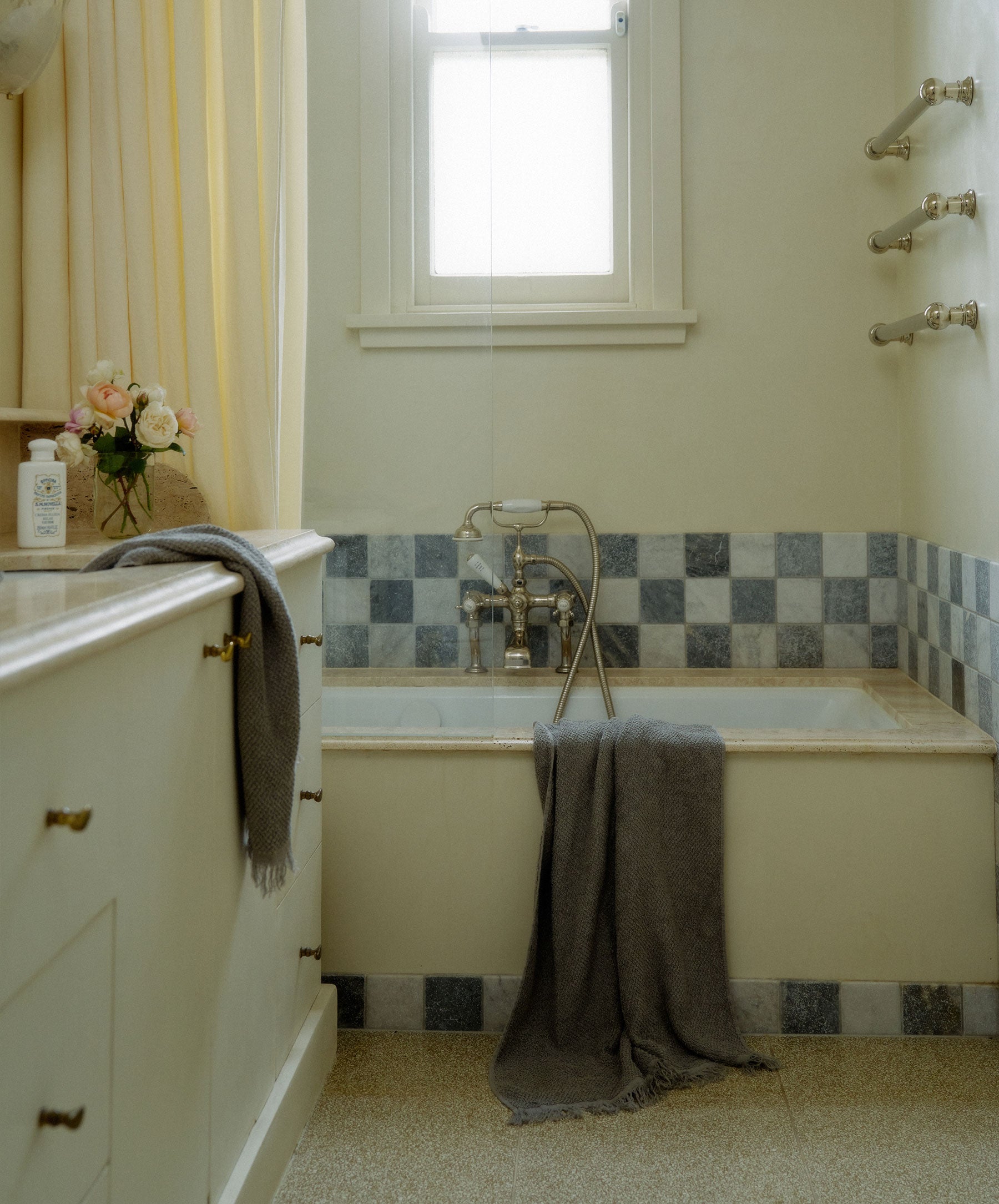 Pebble Linen Bathroom Towel Set Collection - Image 4